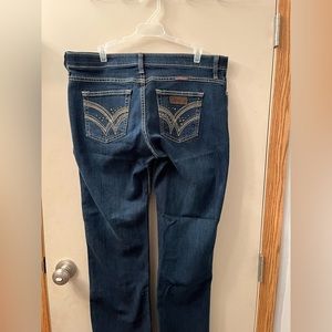 Q-Baby  wrangler jeans